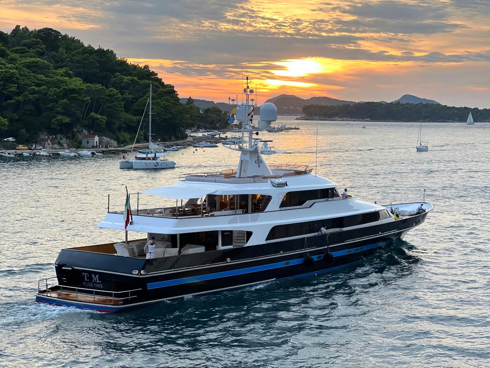 04 incentive yacht